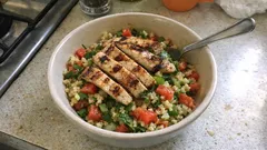 Salade de boulghour à la dinde grillée, menthe et citron : fraîche et rassasiante