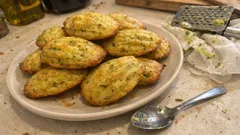 Madeleines salées courgette-cumin : petites bouchées moelleuses pour l’apéritif