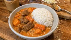 Mafé sénégalais au beurre de cacahuète : une sauce crémeuse et une viande fondante