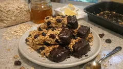 Barres de céréales maison avoine, miel et chocolat noir : moelleuses et faciles