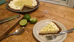 Key lime pie au citron vert sur croûte de spéculoos : fraîche, acidulée, inratable