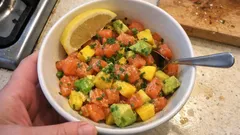 Tartare de saumon, mangue et avocat : l’entrée fraîche et sans cuisson