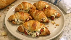 Mini-croissants feuilletés au Boursin et tomates séchées : l’apéro prêt en 15 minutes