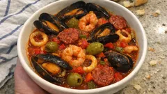 Moules à l’espagnole au chorizo : une sauce tomate aux poivrons qui change tout