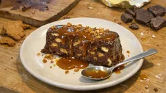 Gâteau chocolat & spéculoos en terrine : fondant sans four, avec sauce Carambar