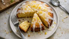 Gâteau italien citron-ricotta à l’huile d’olive : moelleux avec un glaçage au citron