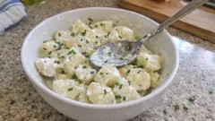 Salade de pommes de terre au yaourt, citron et ciboulette : simple et très fraîche