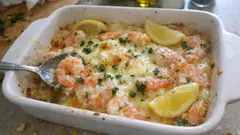 Crevettes gratinées à l’ail et au vin blanc : prêtes en quelques minutes au four