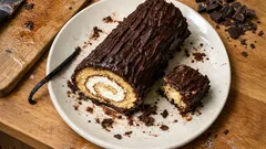Bûche de Noël chantilly-chocolat : la recette maison qui se roule sans se fissurer